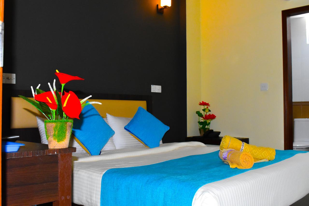 Seasunbeach Hotel Maldives Хулхумале Екстер'єр фото