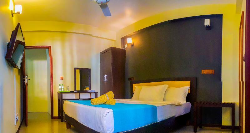 Seasunbeach Hotel Maldives Хулхумале Екстер'єр фото