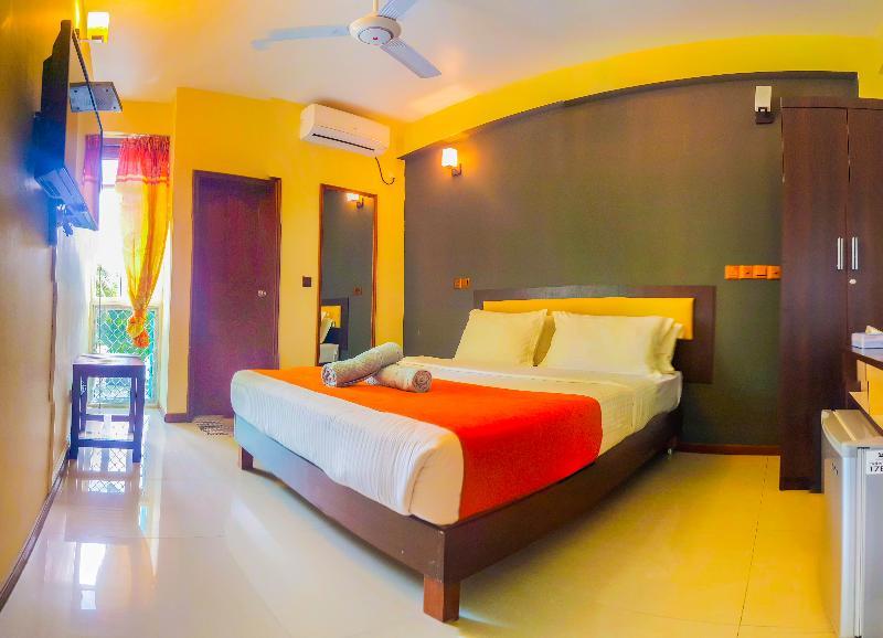 Seasunbeach Hotel Maldives Хулхумале Екстер'єр фото